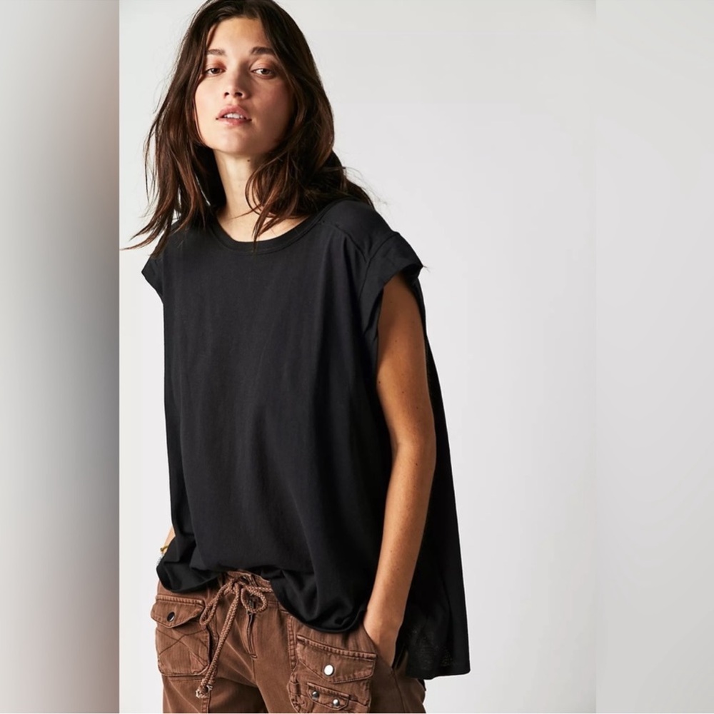 Free People Oversized Naomi Tee with Scoop Neckline in Washed Black Size Medium